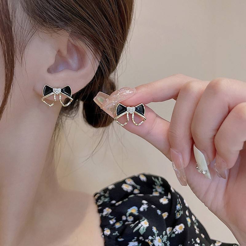 Minimal Bowknot Stud Earrings