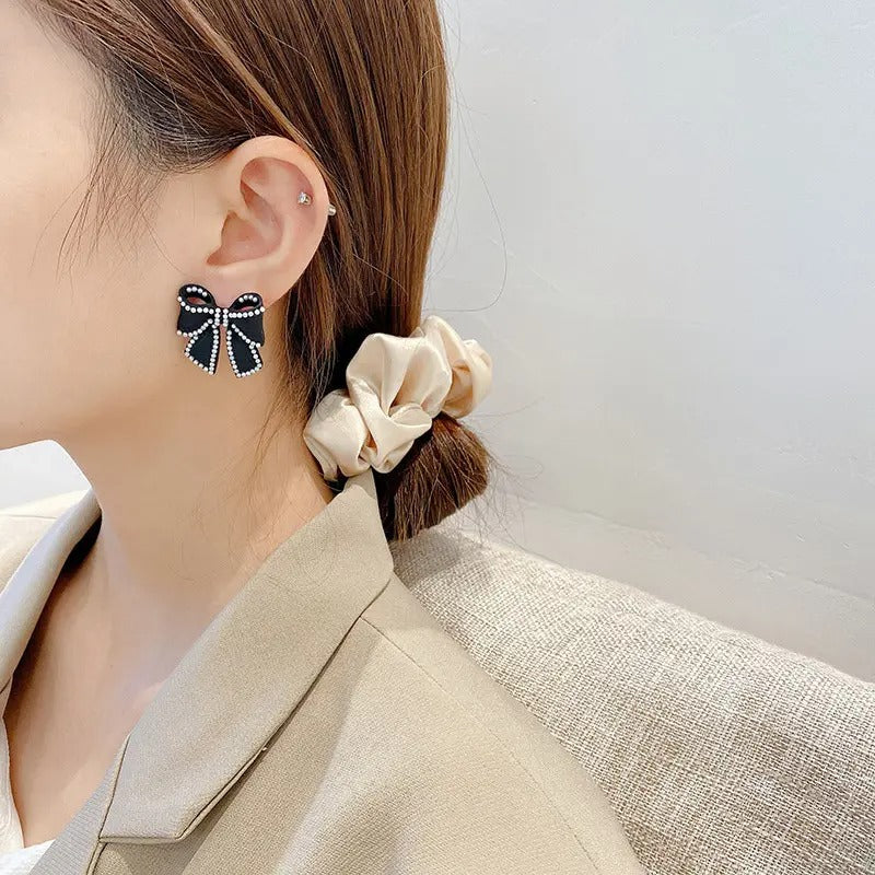 Black Pearl Decor Bow Knot Stud Earrings