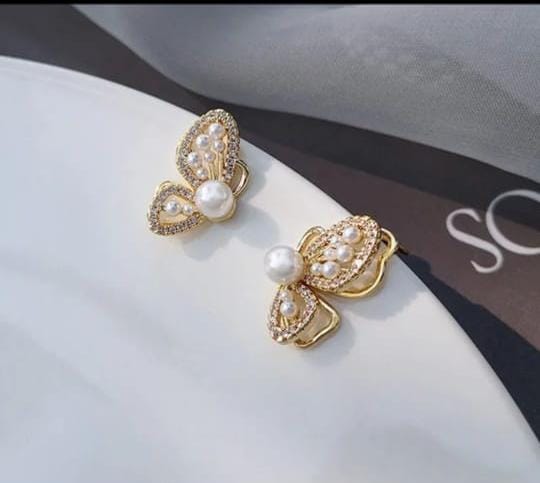 Charming Korean Butterfly Pearl Stud Earrings