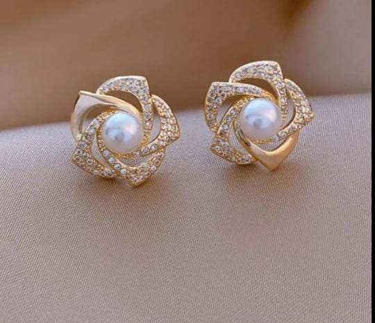 Vintage Floral Golden color  Rhinestone Pearl Glamour Dress Wedding Stud Earrings