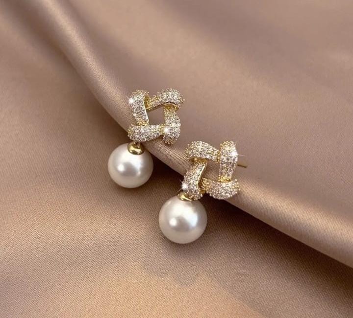 PREETY PRANCE Golden color Ad Stone Small Studs Earring