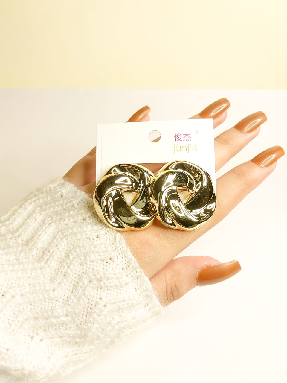 Twisted Stud Earrings for girls Charm Gold Color Spiral Whirlpool Earrings Jewelry Drop Earrings