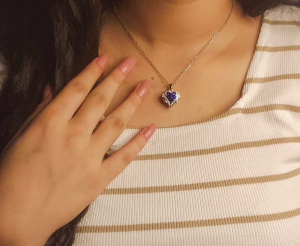 Uniqon Studded Heart Shape Blue Diamond Pendant Necklace With Clavicle Chain For Girls