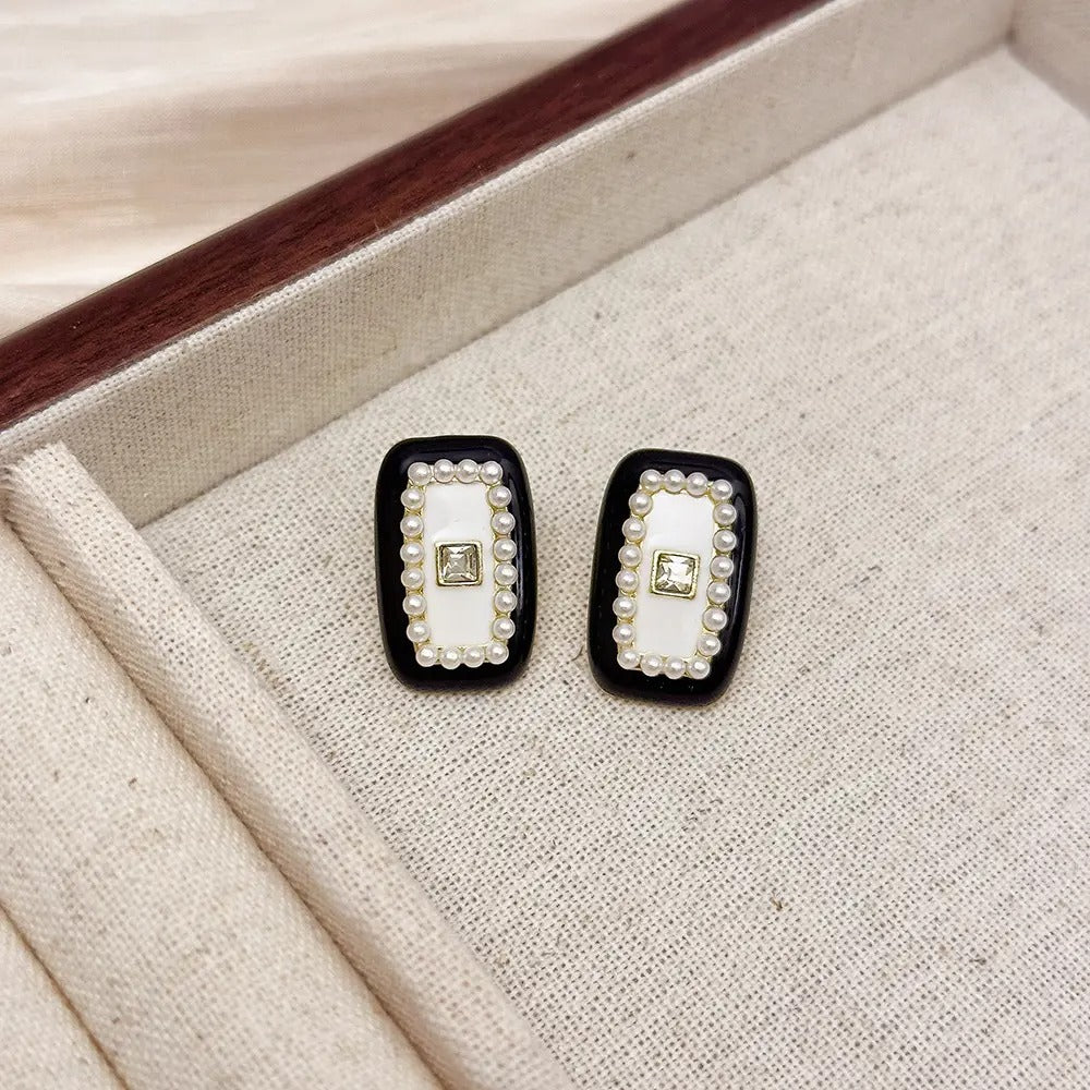 Irregular Geometric Pearl Stud Earrings