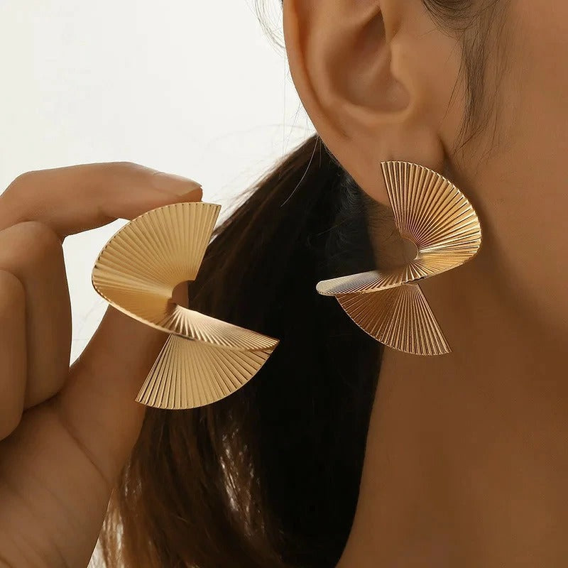 Geometric Spiral Big Stud Earrings