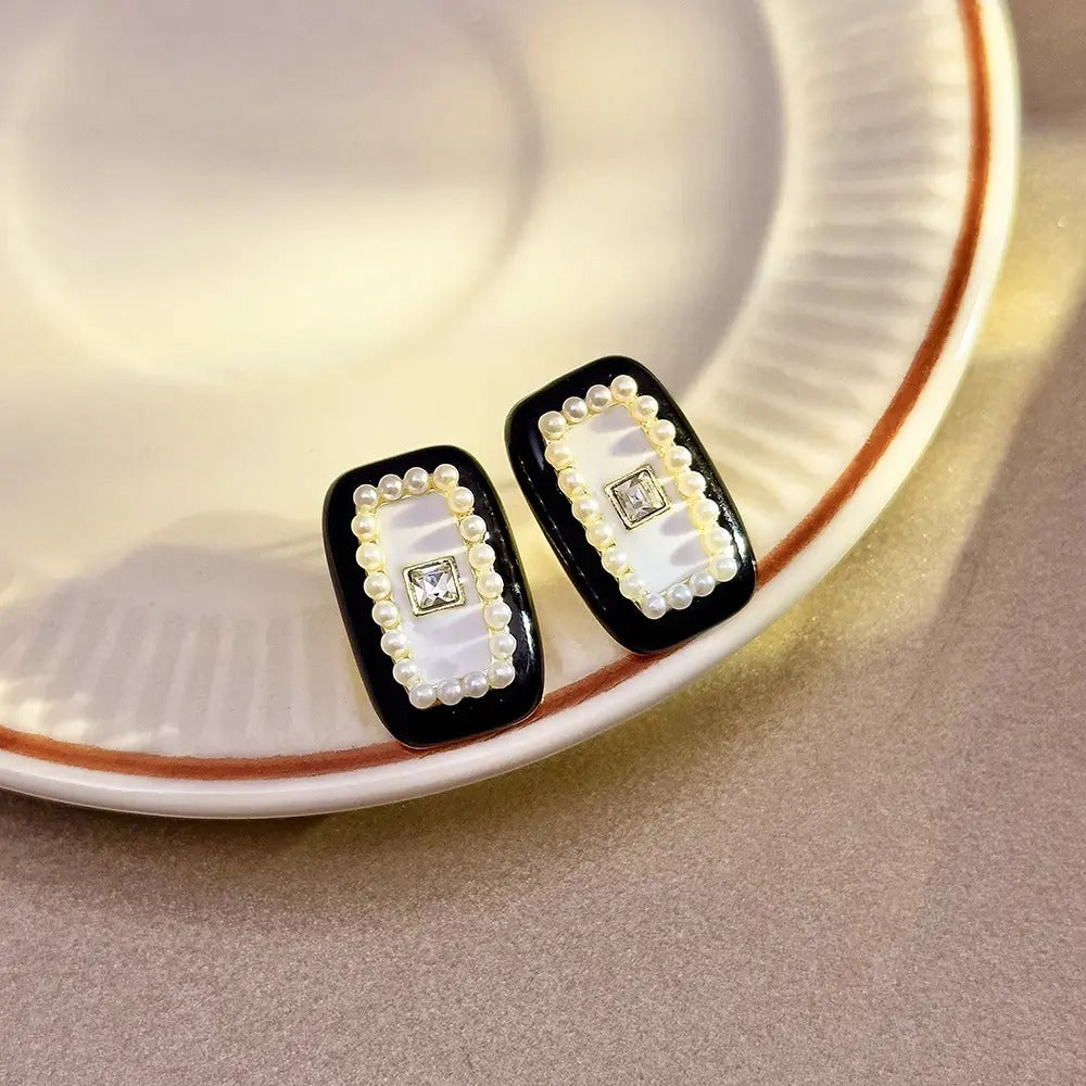 Irregular Geometric Pearl Stud Earrings